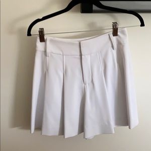 Alice + olivia Pleated white shorts